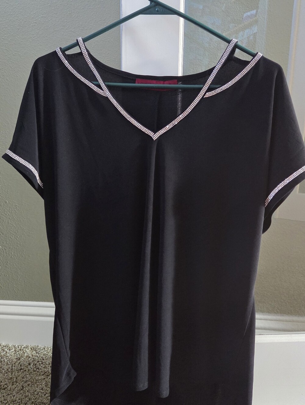 Love Scarlett XL Black Women's Elegant Embellished V-Neck Top
